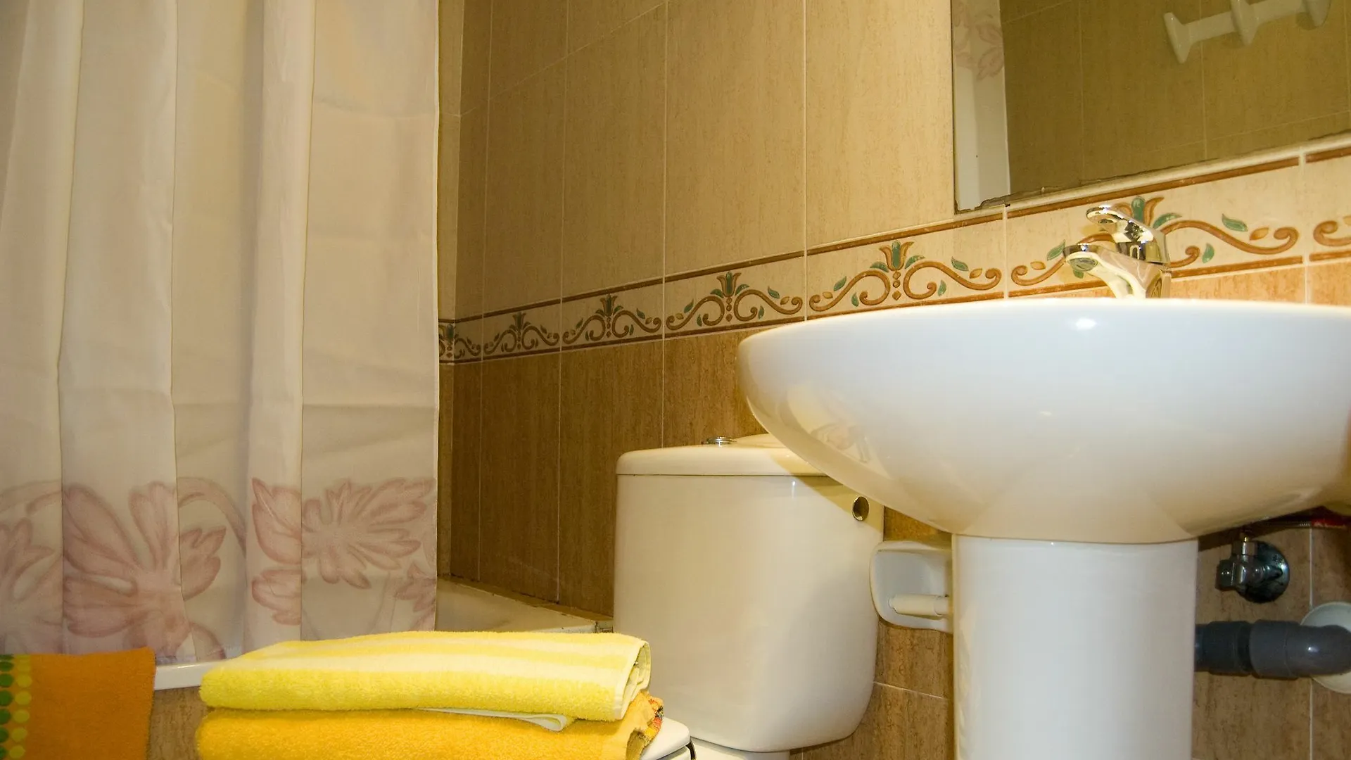 Apartamentos AR Easy Oliva Lloret de Mar